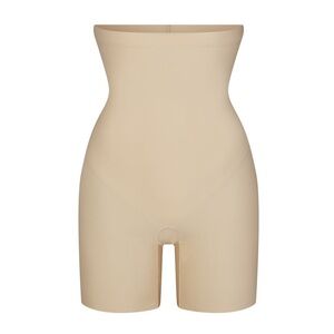 NWT SKIMS BODY CORE SCULPT HIGH-WAISTED SHORT SAND CREAM SMALL